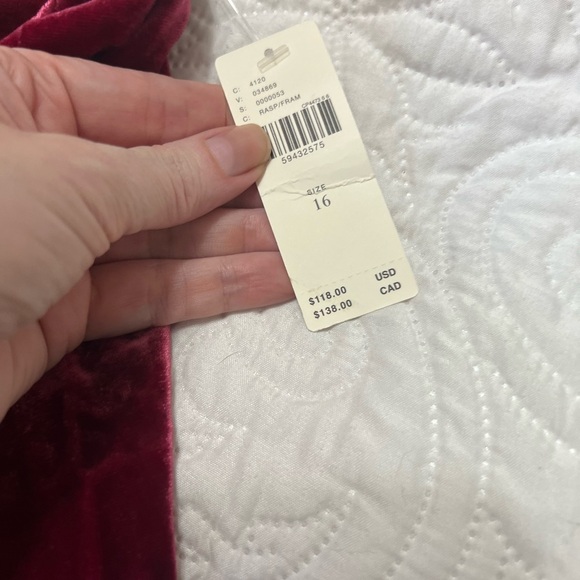 By ANTHROPOLOGIE Connie Crushed Red Velvet Mini Skirt Ruched Side Slit
NWT 16 - Picture 5 of 13